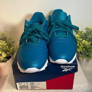 Womens Reebok Worn Once Seatea color